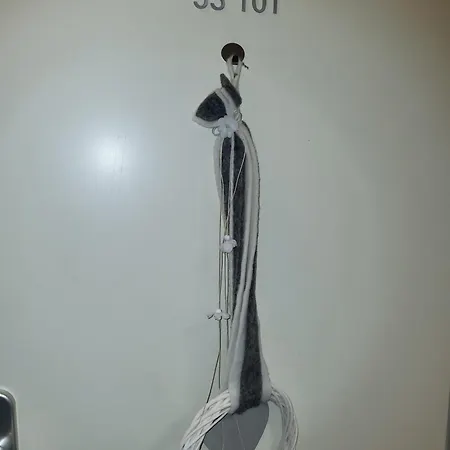 Kleine Schoenheit Mit Seeblick